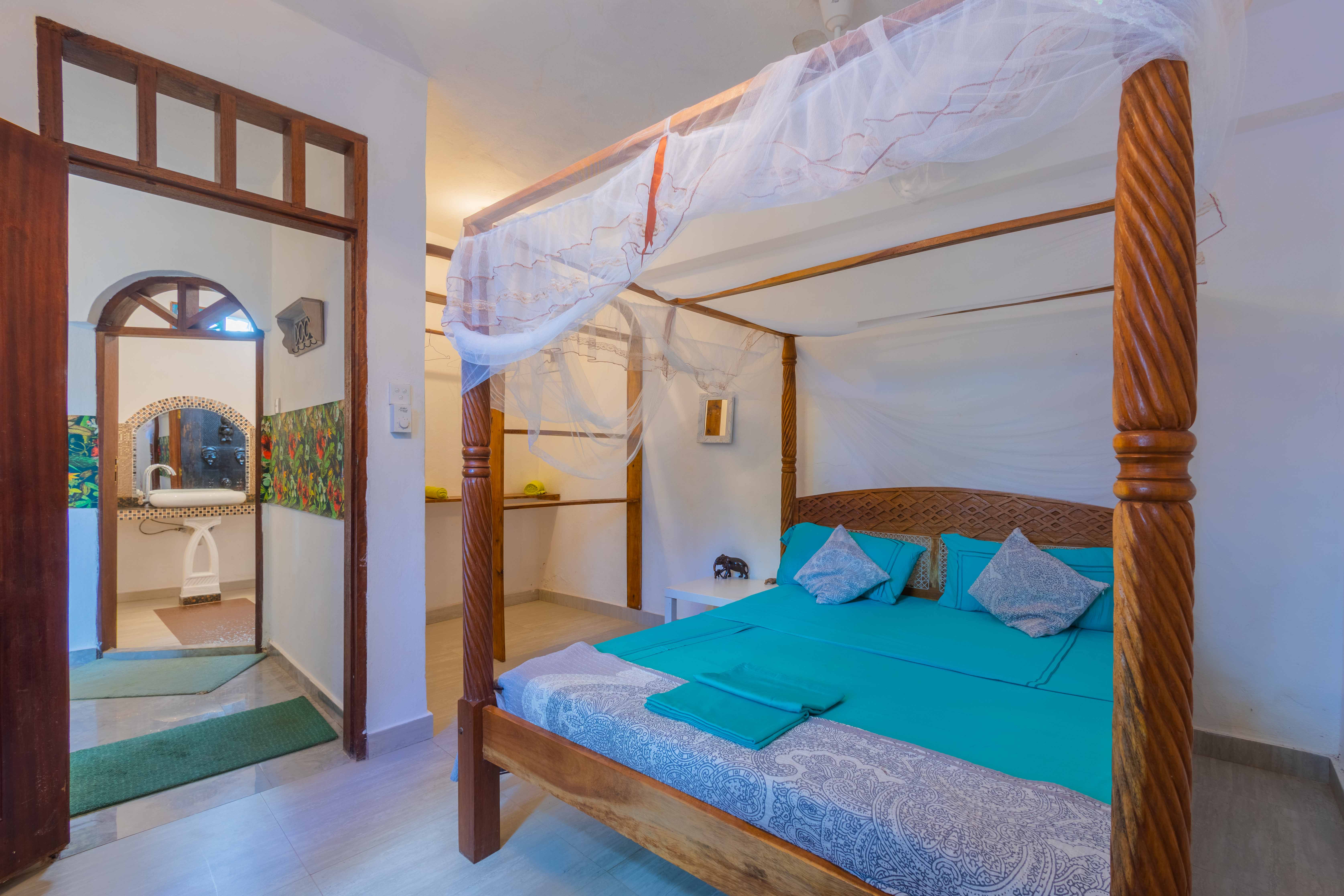 Eco lodge cottage by the beach, Diani, Kenya