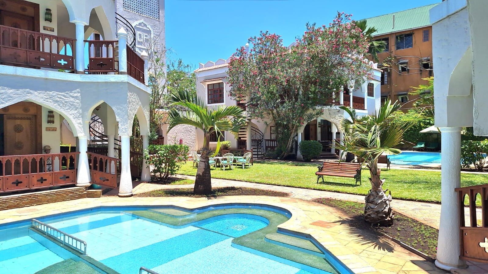 Family-friendly villa courtyard and swimming pool in Diani Beach